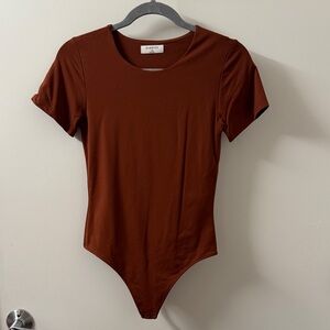 Aritzia Babaton Rust Short Sleeve Bodysuit